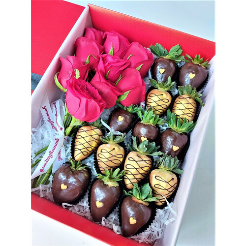 Black & Gold Chocolate Strawberries with Roses Gift Box